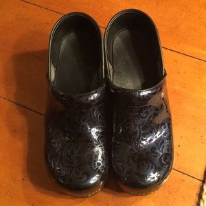 Dansko Women’s Clogs Size 42